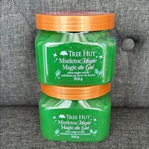 NEW 🆕 TWO Tree Hut Limited Edition Mistletoe Magic Foaming Sugar Scrubs